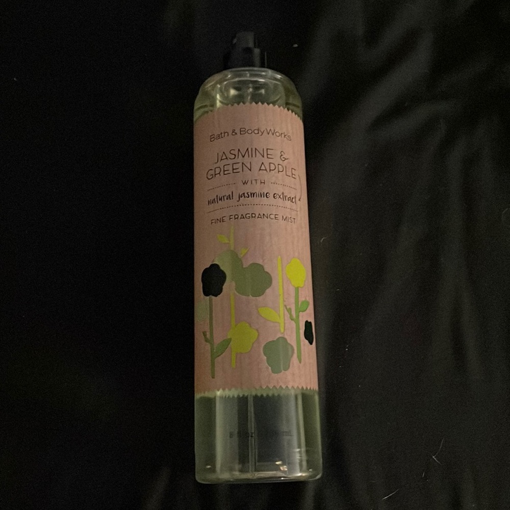 SOLD Bath & Body Works Jasmine & Green Apple Spray
